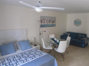 Отель Los Cristianos studio, modern, spacious, pool,WiFi  Арона
